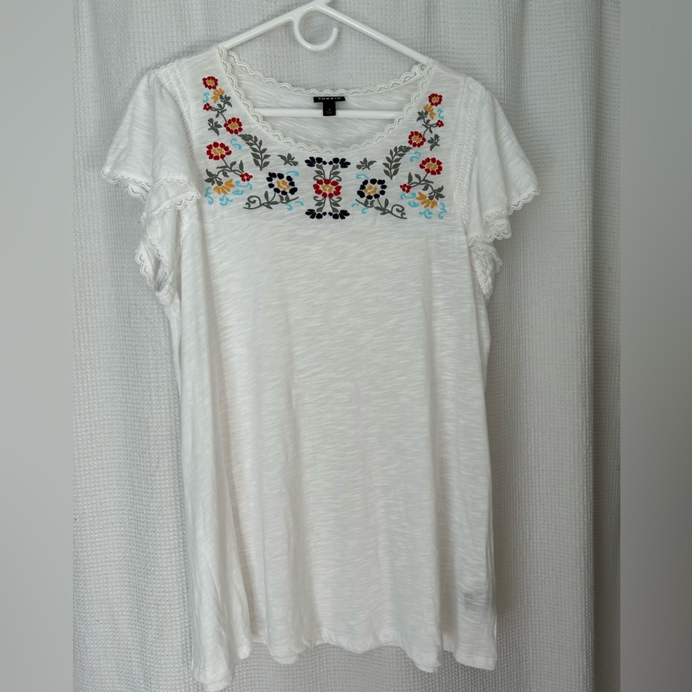 Torrid‎ Women’s 1X Floral embroidered blouse